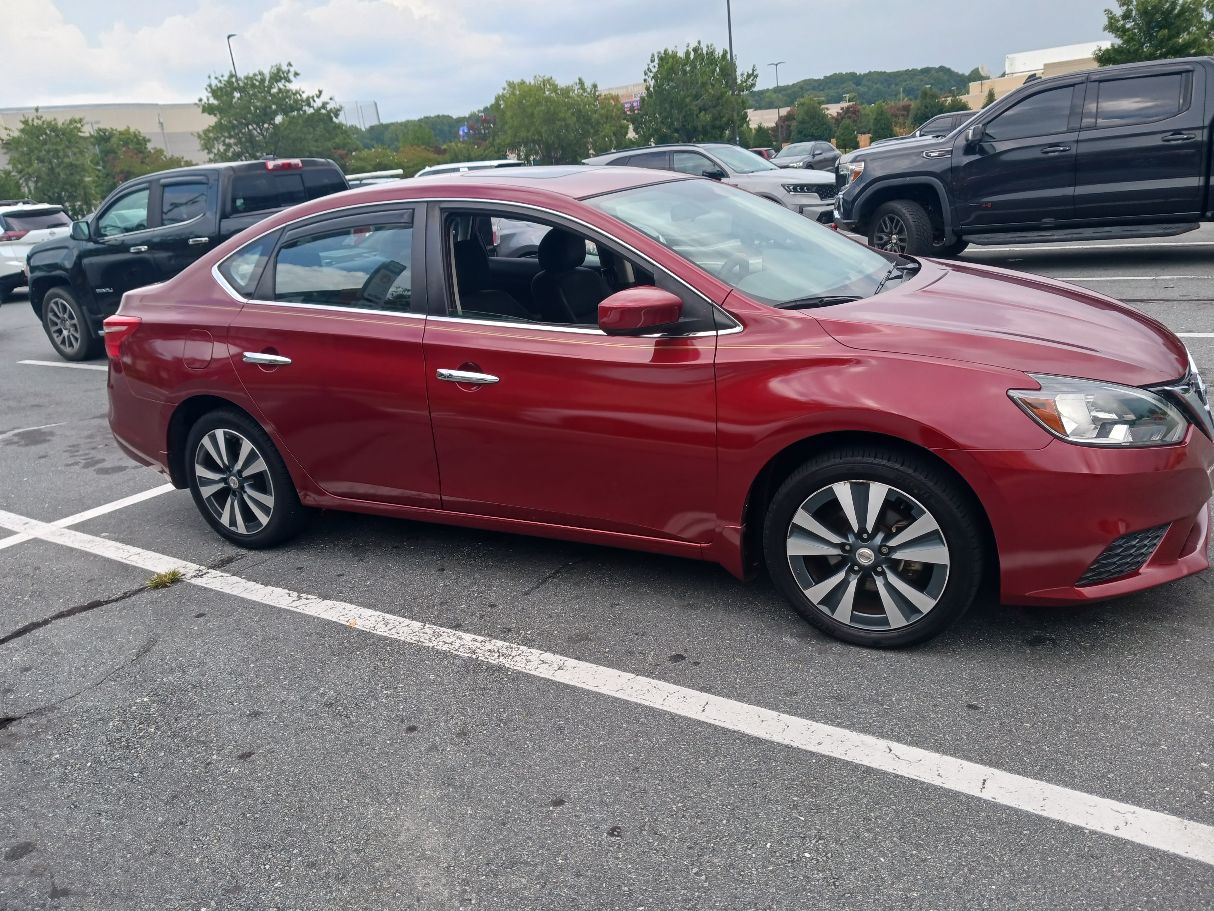 Used 2019 Nissan Sentra SV w/ Special Edition Package FWD image 4