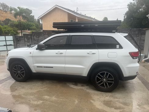 Used 2018 Jeep Grand Cherokee Trailhawk w/ Trailhawk Luxury Group AWD/4WD image 4