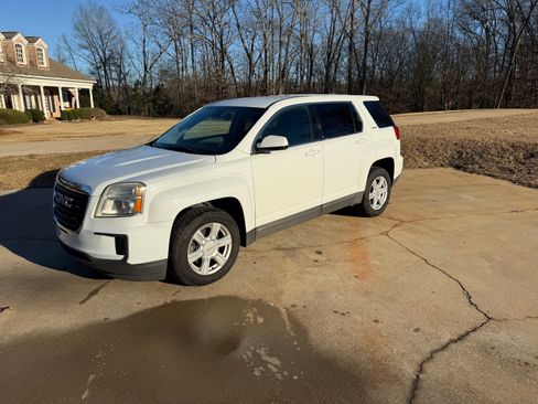 Used 2016 GMC Terrain SLE image 1