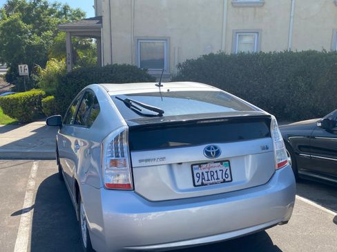 Used 2011 Toyota Prius Three w/ Navigation Pkg FWD image 4