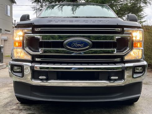 Used 2022 Ford F350 XLT w/ XLT Premium Package AWD/4WD image 4