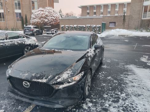 Used 2019 MAZDA MAZDA3 Hatchback image 2