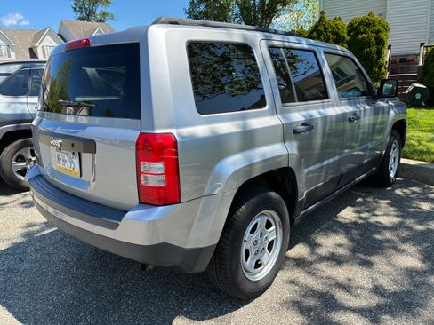 Used 2014 Jeep Patriot Sport AWD/4WD image 9