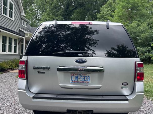 Used 2010 Ford Expedition EL XLT AWD/4WD image 4