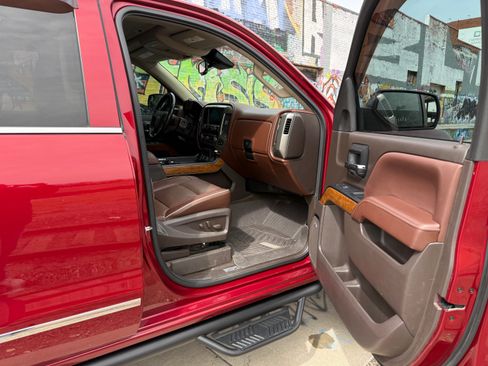 Used 2018 Chevrolet Silverado 1500 High Country w/ High Desert Package image 26