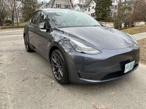 Used 2022 Tesla Model Y Long Range image 5
