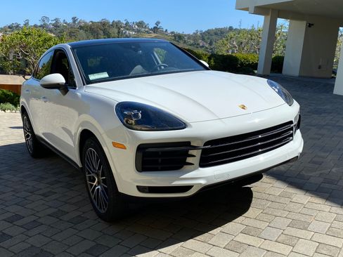 Used 2020 Porsche Cayenne Sport Utility 4D image 15