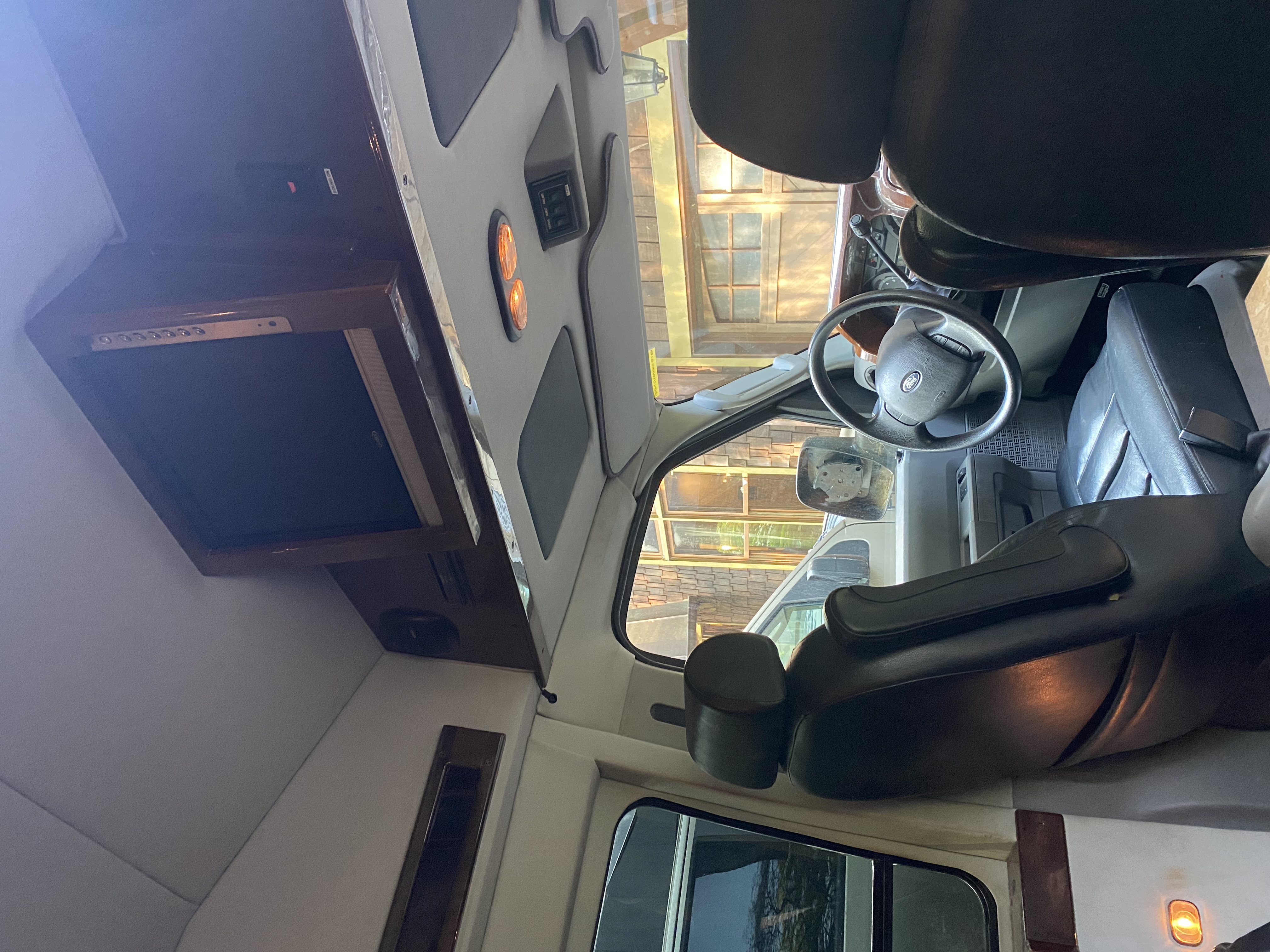 Used 2009 Ford E-250 and Econoline 250 Extended RWD image 9