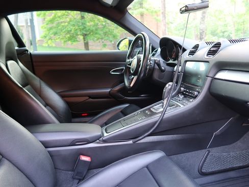 Used 2018 Porsche 718 Cayman image 13
