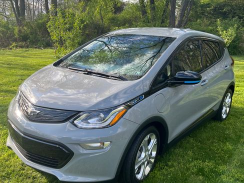 Used 2020 Chevrolet Bolt LT FWD image 2
