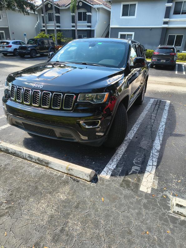 Used 2018 Jeep Grand Cherokee Laredo RWD image 2