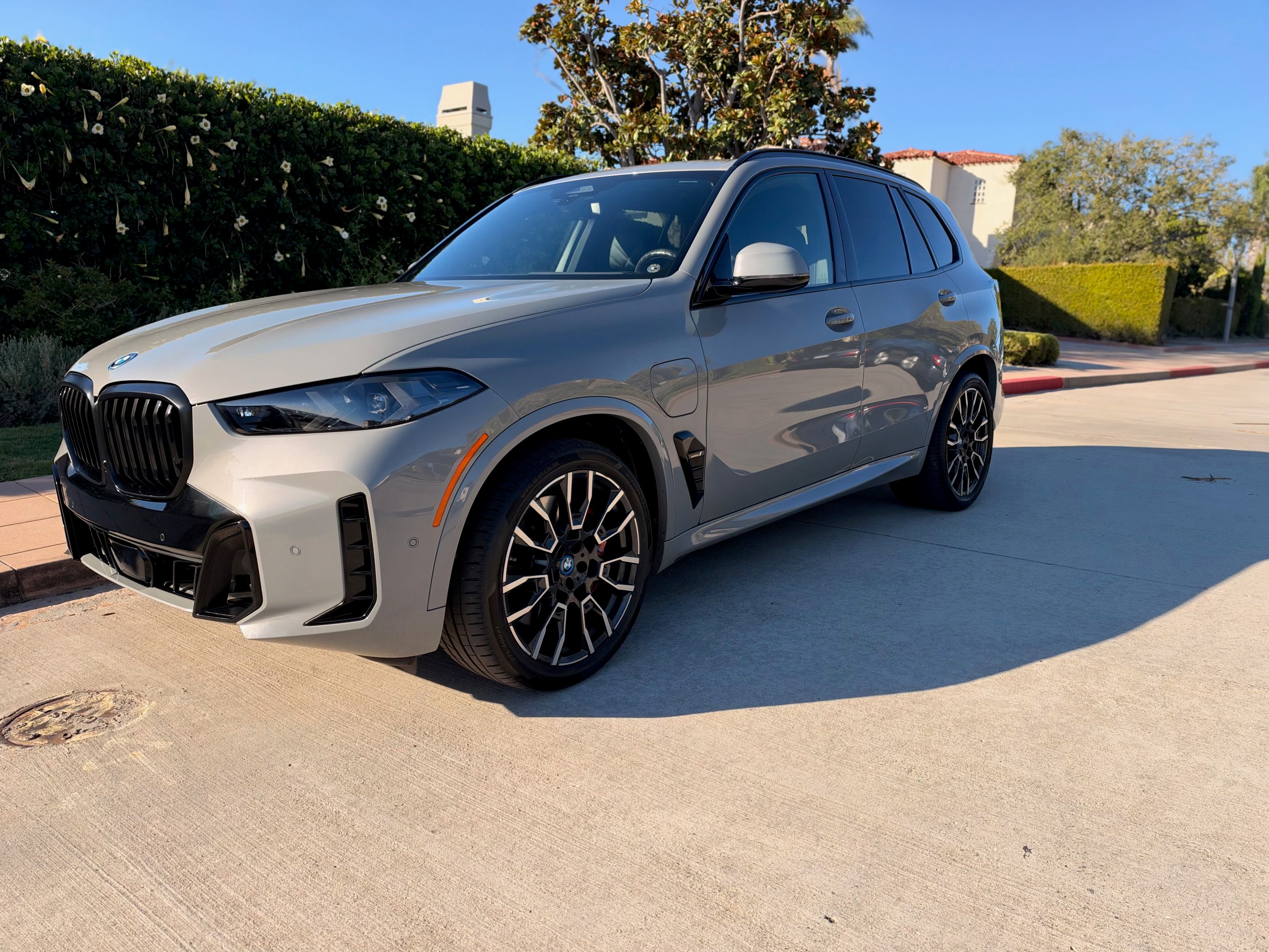Used 2024 BMW X5 xDrive50e w/ M Sport Package AWD/4WD image 1
