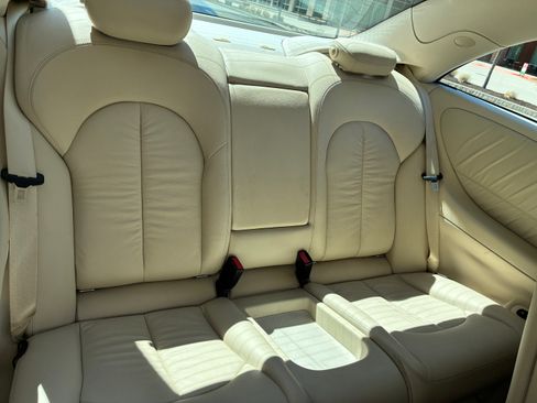 Used 2009 Mercedes-Benz CLK 350 Coupe image 8
