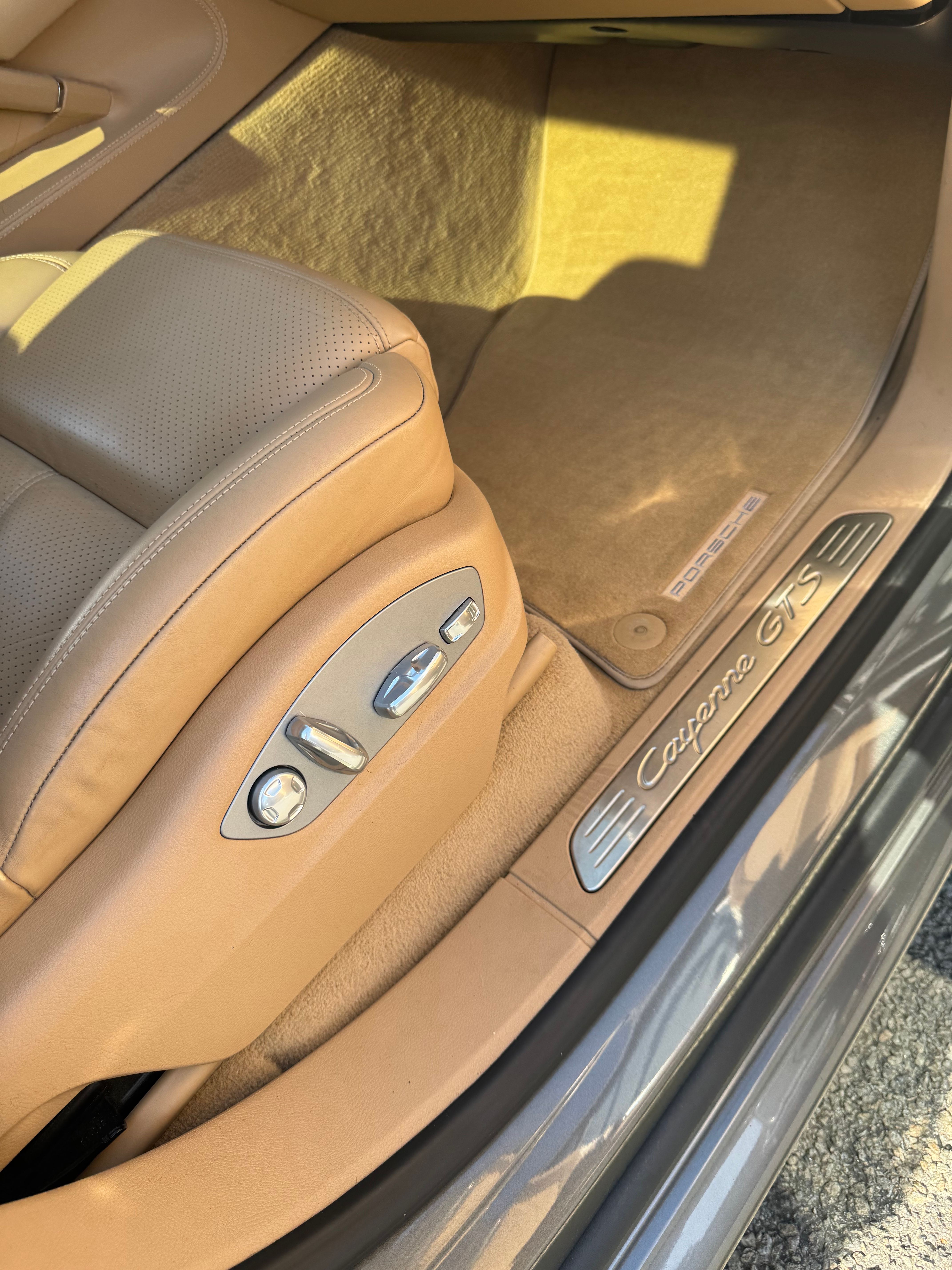 Used 2014 Porsche Cayenne GTS AWD/4WD image 21