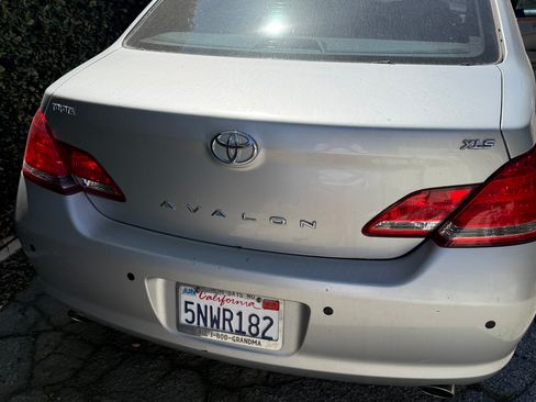 Used 2005 Toyota Avalon XLS image 10