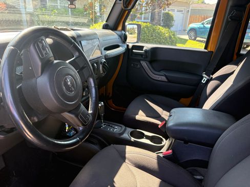 Used 2014 Jeep Wrangler Unlimited Sport w/ Quick Order Package 24S AWD/4WD image 9