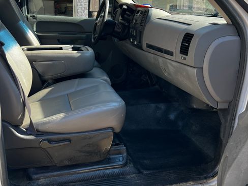 Used 2013 Chevrolet Silverado 2500 W/T image 12