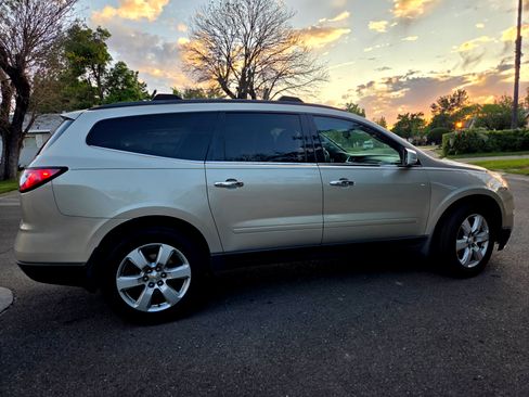 Used 2017 Chevrolet Traverse LT w/ Style and Technology Package image 5