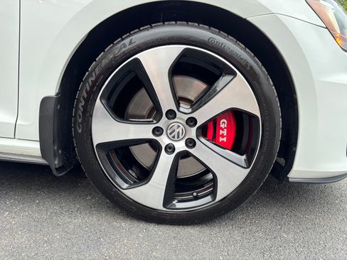 Used 2017 Volkswagen GTI SE FWD image 13