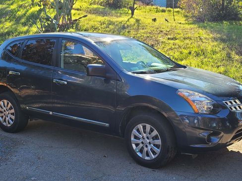 Used 2015 Nissan Rogue S image 2