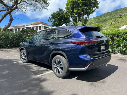 Used 2023 Toyota Highlander XLE FWD image 5