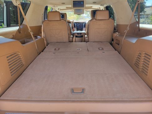 Used 2016 Cadillac Escalade ESV Platinum image 21