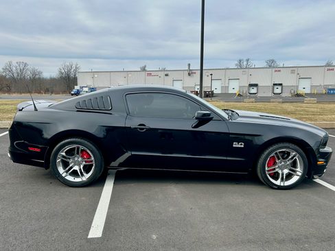 Used 2014 Ford Mustang GT image 2
