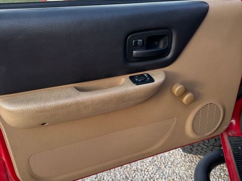 Used 2000 Jeep Cherokee SE image 15