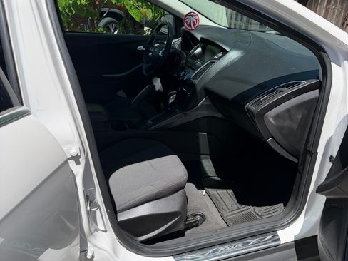 Used 2012 Ford Focus Titanium w/ Exterior Protection Pkg FWD image 4