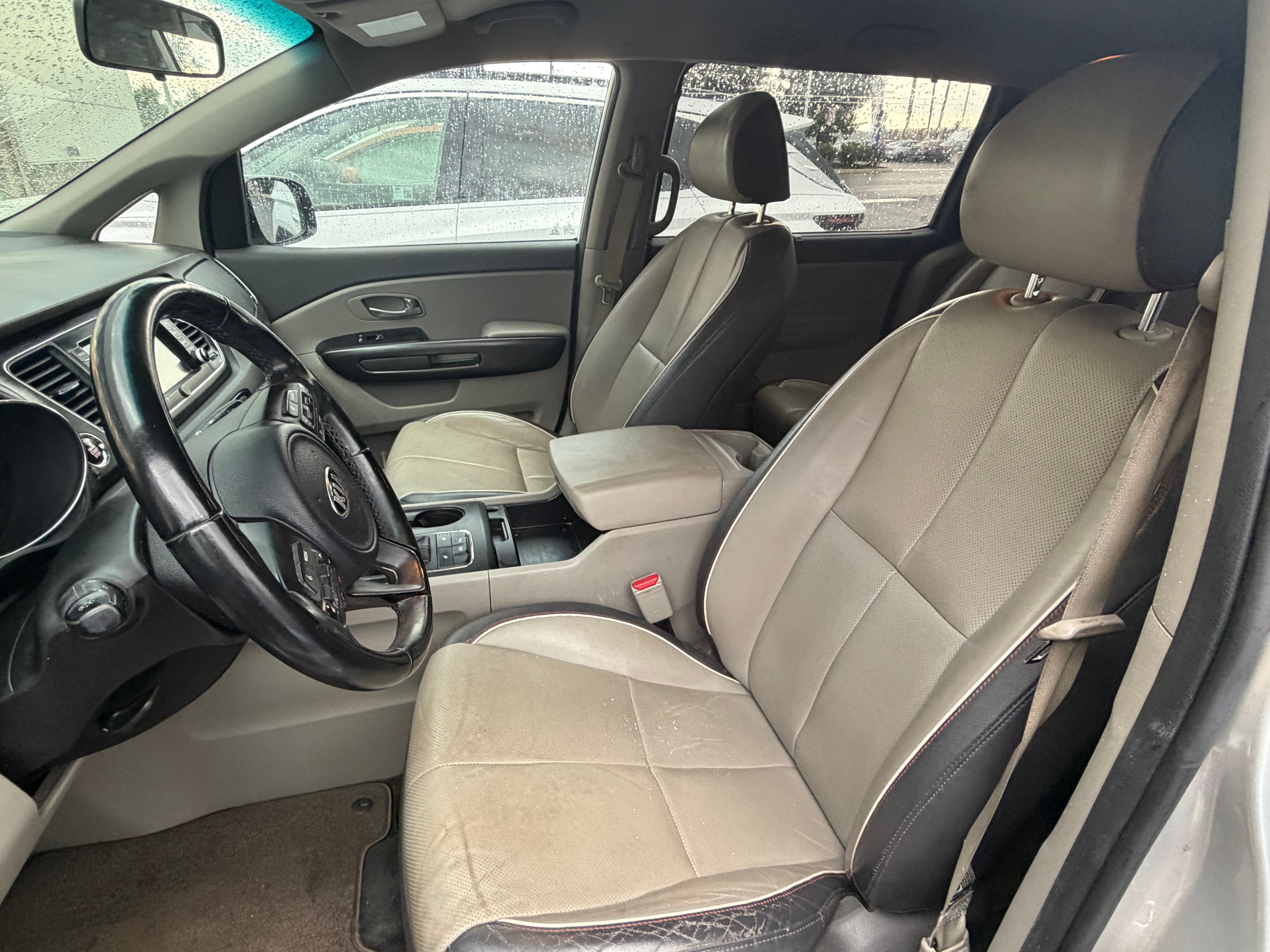 Used 2017 Kia Sedona LX w/ LX Essentials Premium Package FWD image 13