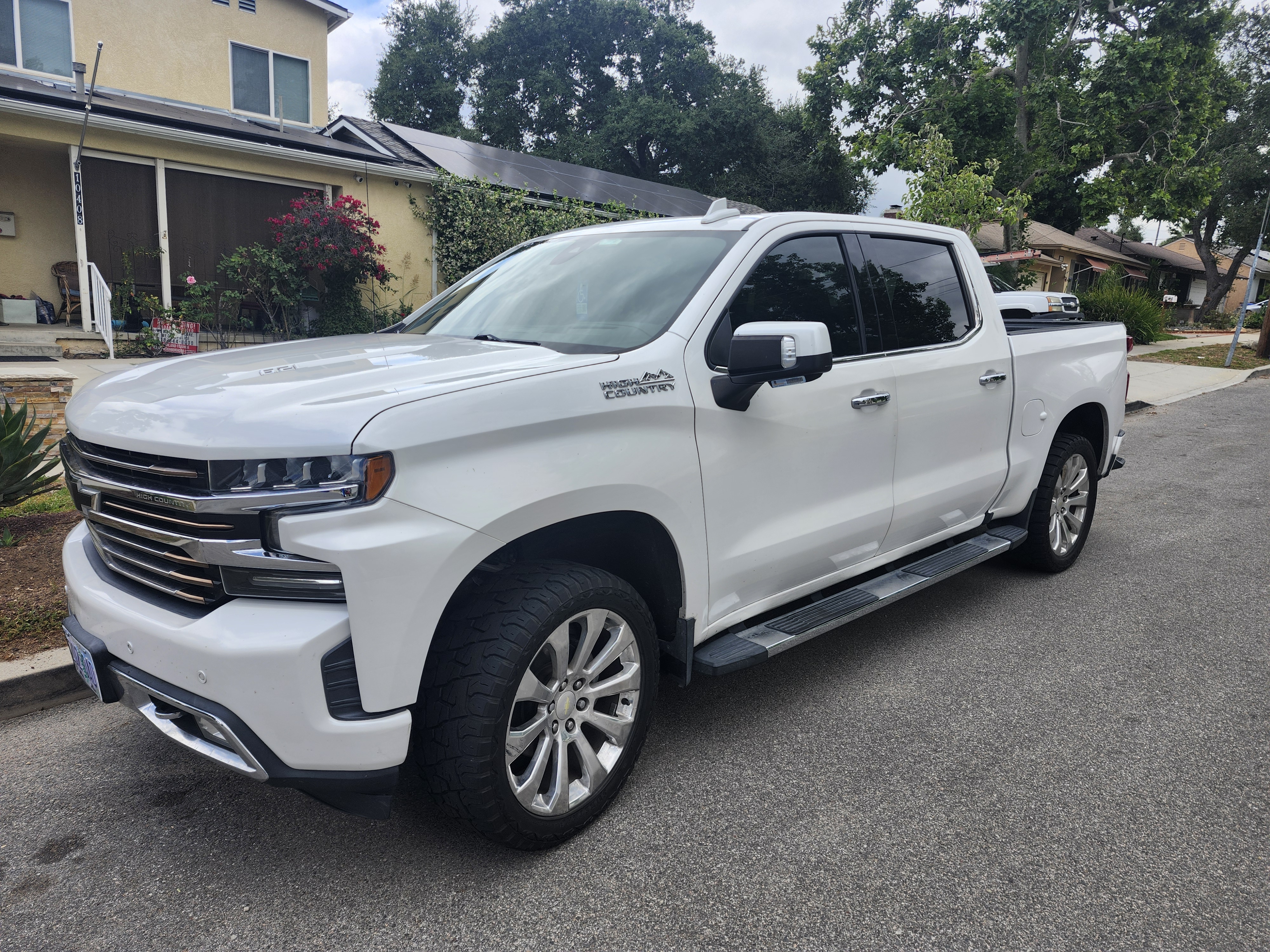 Used 2019 Chevrolet Silverado 1500 High Country w/ Technology Package AWD/4WD image 1