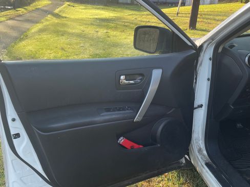 Used 2013 Nissan Rogue S image 16