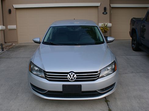 Used 2012 Volkswagen Passat 2.5 SE FWD image 2