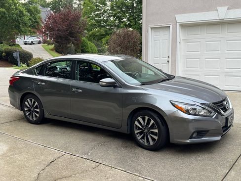 Used 2016 Nissan Altima 2.5 SL w/ 2.5 Technology w/LED Package FWD image 8