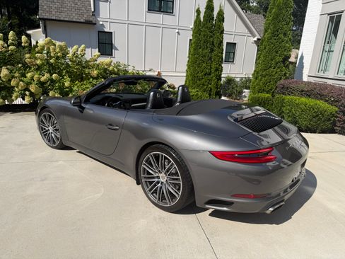 Used 2017 Porsche 911 Carrera RWD image 2