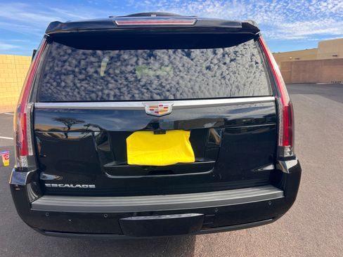 Used 2019 Cadillac Escalade ESV Platinum image 4