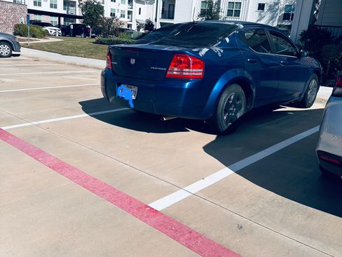 Used 2009 Dodge Avenger SE image 2