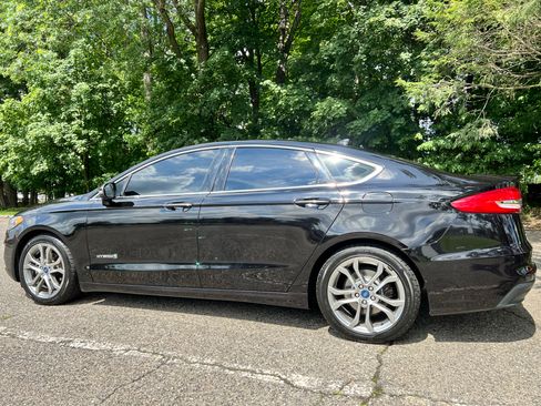 Used 2019 Ford Fusion Titanium FWD image 5