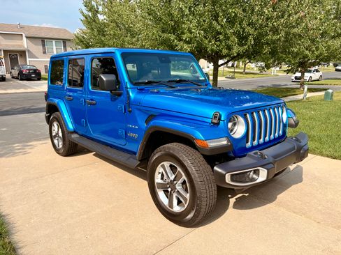 Used 2022 Jeep Wrangler Unlimited Sahara w/ Advanced Safety Group AWD/4WD image 2