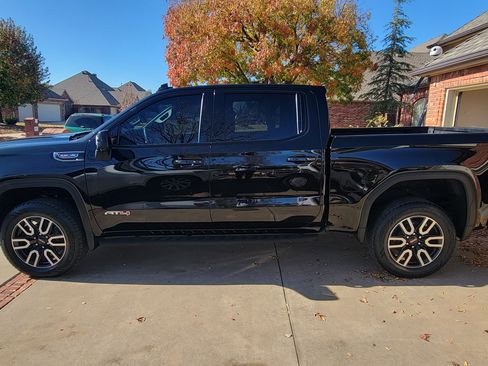 Used 2022 GMC Sierra 1500 AT4 w/ AT4 Premium Package image 2