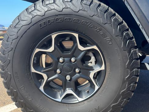 Used 2021 Jeep Wrangler Unlimited Rubicon 4xe w/ Dual Top Group image 17