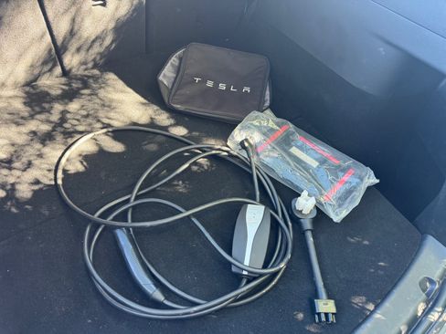 Used 2020 Tesla Model Y Long Range image 8