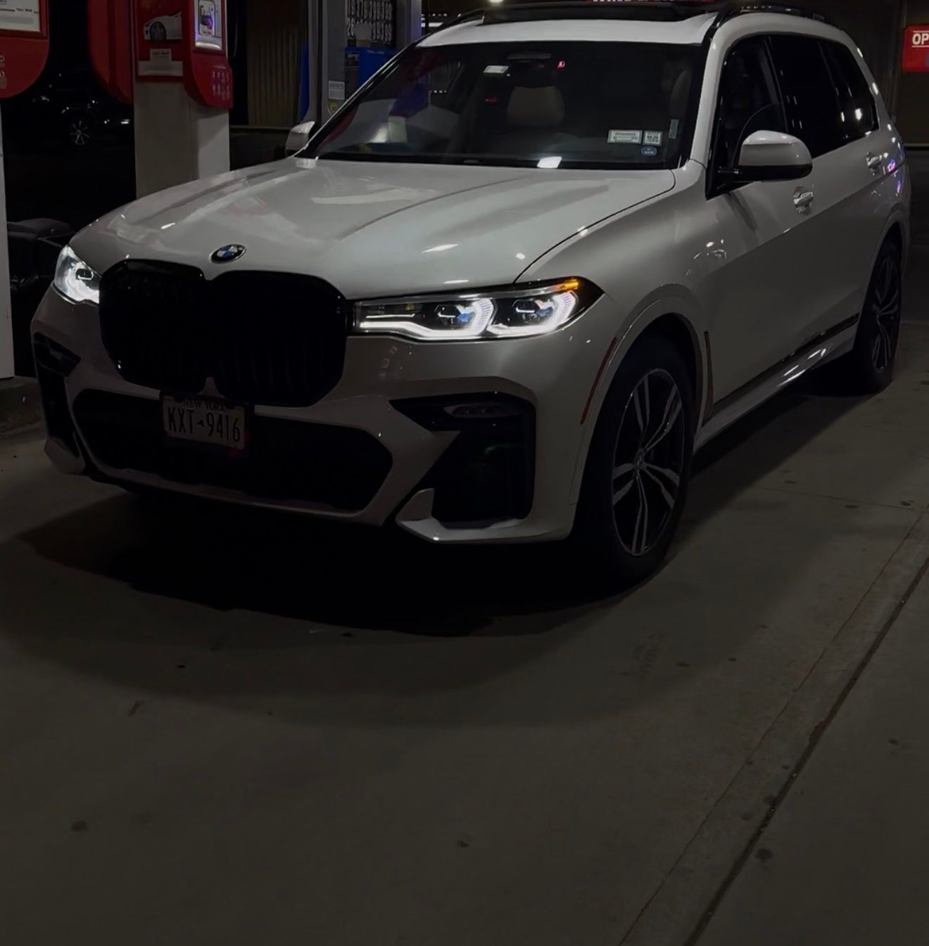 Used 2021 BMW X7 M50i AWD/4WD image 9
