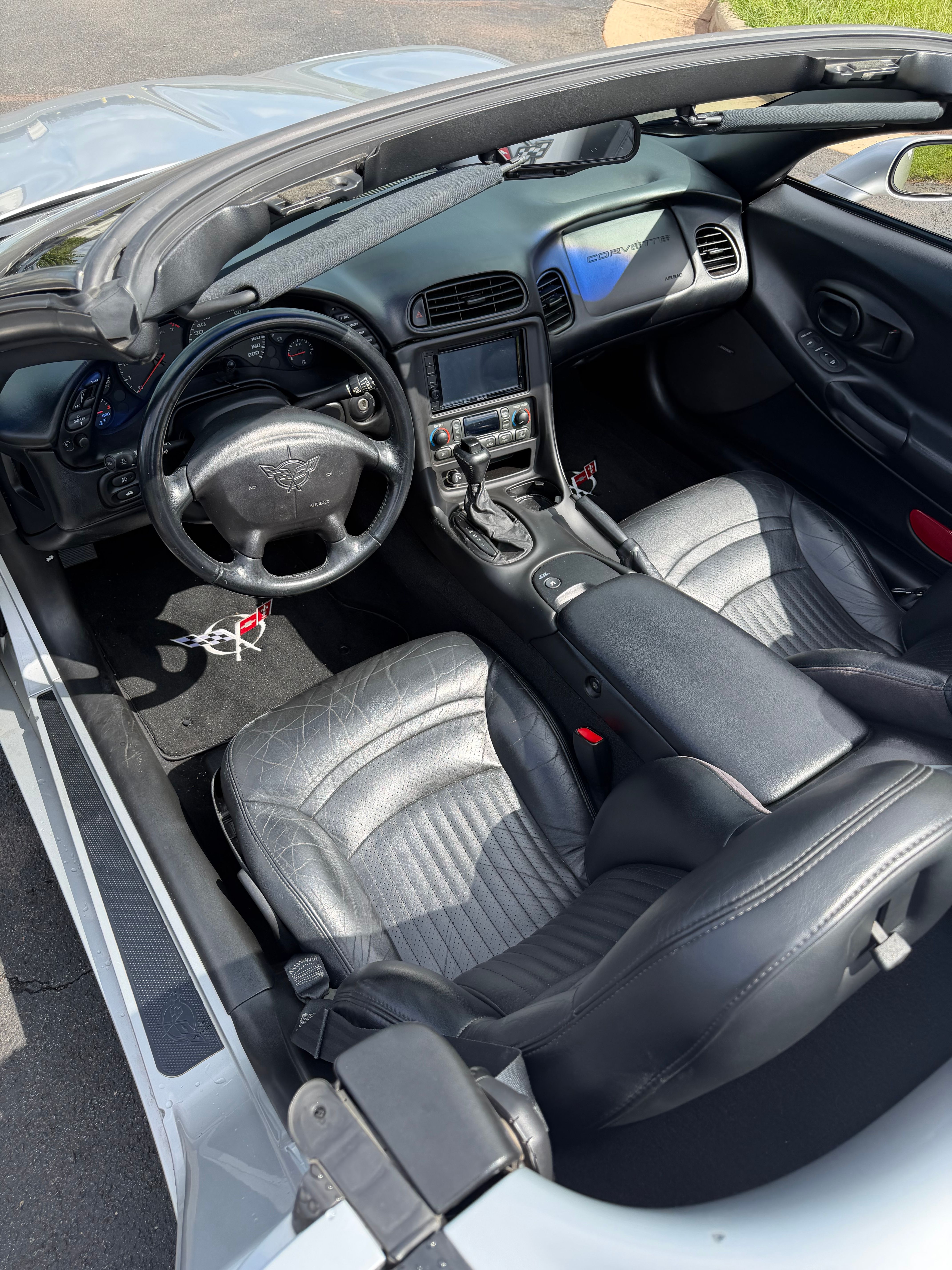 Used 2000 Chevrolet Corvette Convertible w/ Performance Handling Pkg RWD image 10