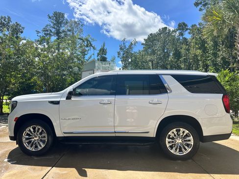 Used 2023 GMC Yukon SLT w/ SLT Luxury Package AWD/4WD image 4