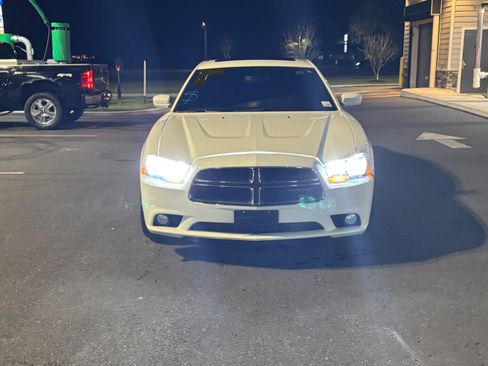 Used 2014 Dodge Charger SXT image 12