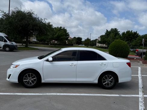 Used 2014 Toyota Camry LE FWD image 6