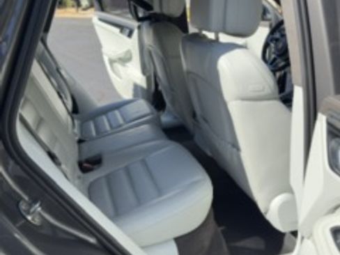 Used 2015 Porsche Macan Turbo image 16