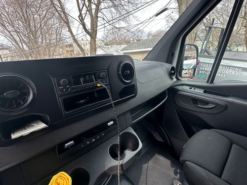 Used 2019 Mercedes-Benz Sprinter 144 image 2