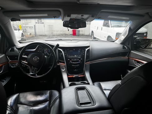 Used 2015 Cadillac Escalade Premium AWD/4WD image 10
